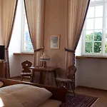 Burg 4*