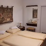 Burg Szálloda Bollendorf