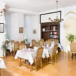 Burg Szálloda 4*